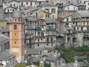 Xtrallusion photo library of independent, self-guided walking and sightseeing holidays in Italy. Pictures, images, photos and photographs taken along the way of this 1-day walking itinerary, to give you a visual impression of the day's walk.